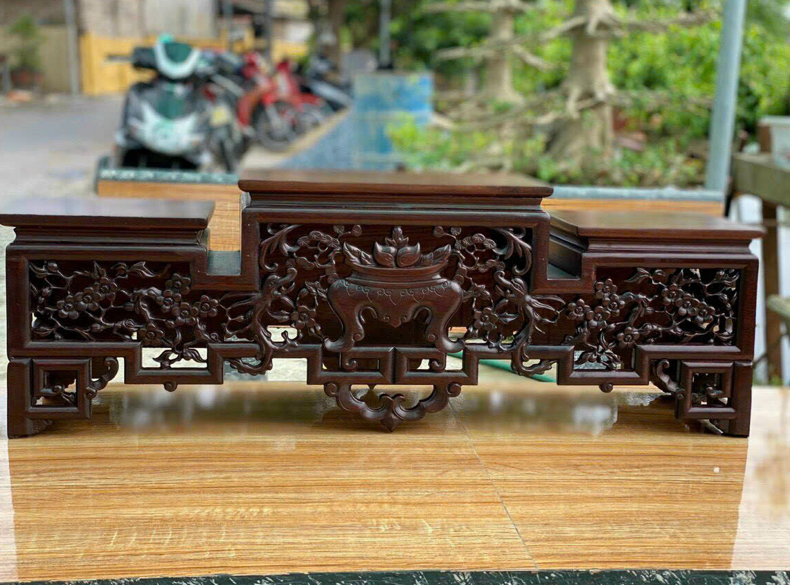 Đế tam sơn đặt bát hương gỗ hương 3.png